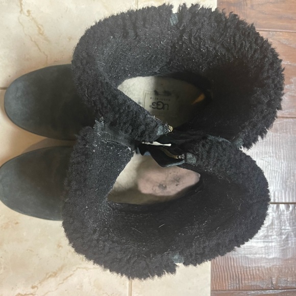 UGG. Black boots. Size 8. - Picture 6 of 11